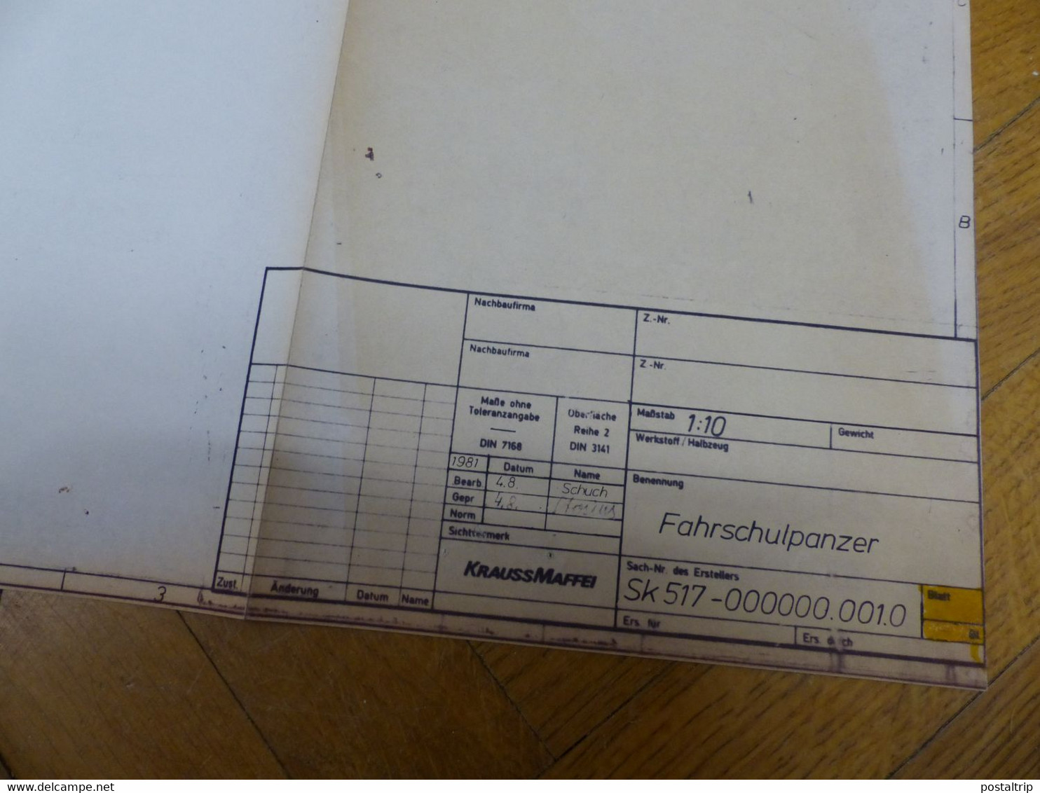 HUEGE LOT (+-35 PRINTS) lot technical drawings of military vehicles and electric circuits, including 'Fahrschulpanzer'