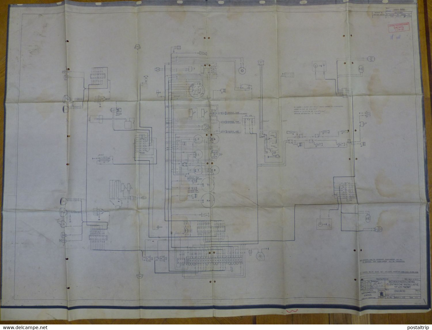 HUEGE LOT (+-35 PRINTS) lot technical drawings of military vehicles and electric circuits, including 'Fahrschulpanzer'