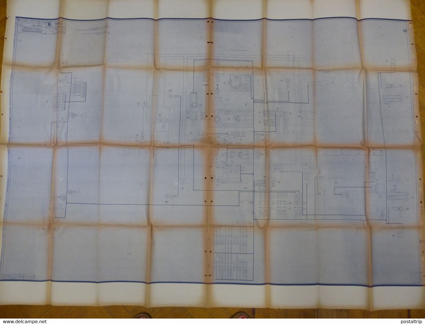 HUEGE LOT (+-35 PRINTS) lot technical drawings of military vehicles and electric circuits, including 'Fahrschulpanzer'