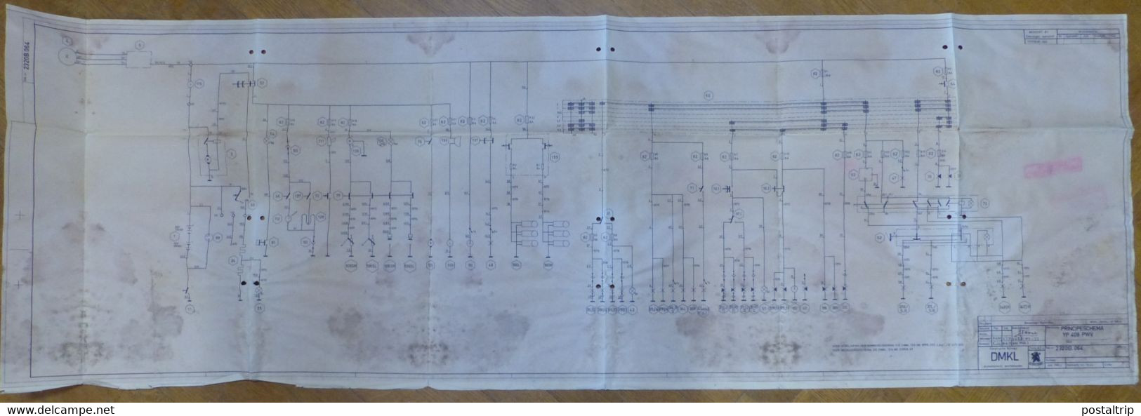 HUEGE LOT (+-35 PRINTS) lot technical drawings of military vehicles and electric circuits, including 'Fahrschulpanzer'