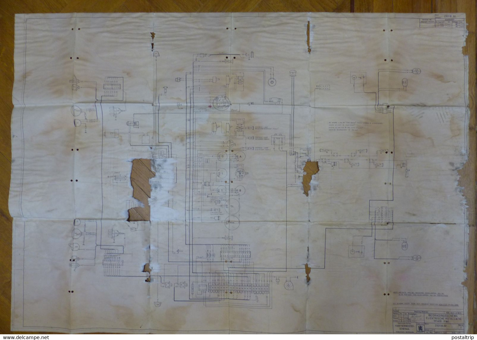 HUEGE LOT (+-35 PRINTS) lot technical drawings of military vehicles and electric circuits, including 'Fahrschulpanzer'