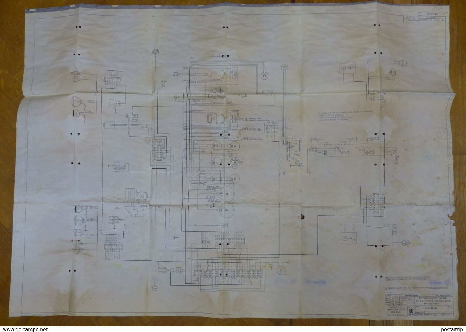 HUEGE LOT (+-35 PRINTS) lot technical drawings of military vehicles and electric circuits, including 'Fahrschulpanzer'