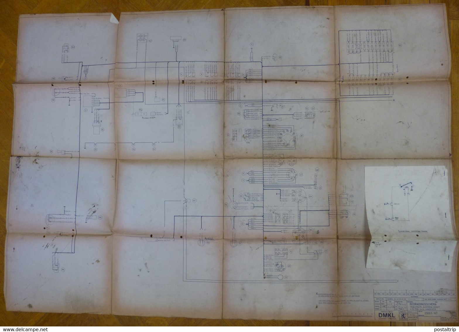 HUEGE LOT (+-35 PRINTS) lot technical drawings of military vehicles and electric circuits, including 'Fahrschulpanzer'