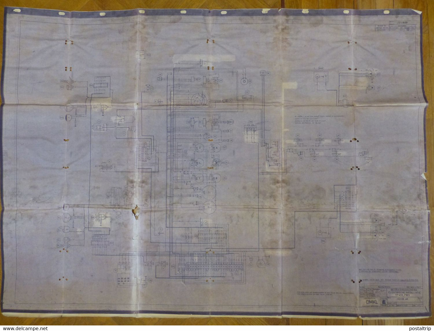 HUEGE LOT (+-35 PRINTS) lot technical drawings of military vehicles and electric circuits, including 'Fahrschulpanzer'