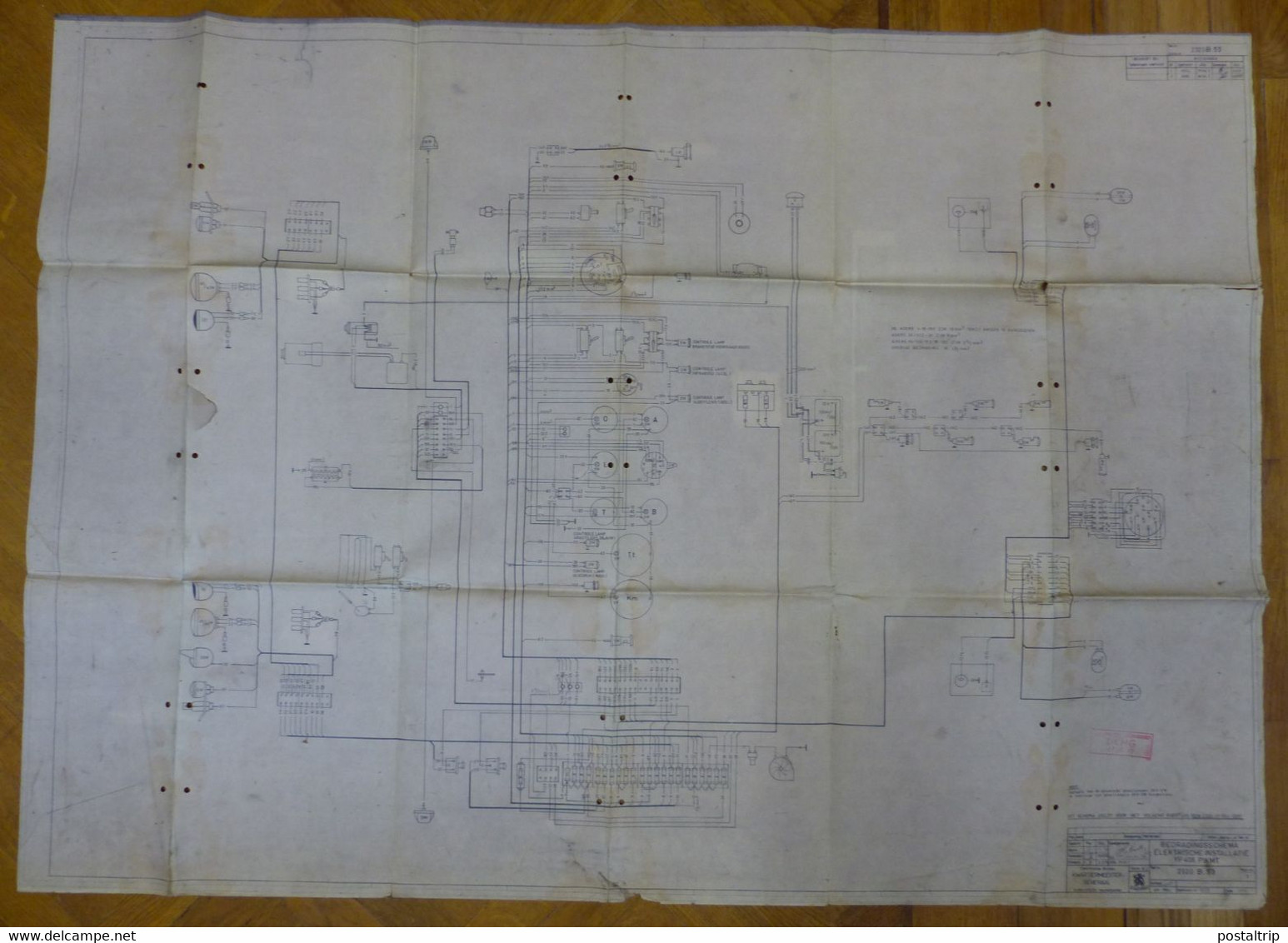 HUEGE LOT (+-35 PRINTS) lot technical drawings of military vehicles and electric circuits, including 'Fahrschulpanzer'