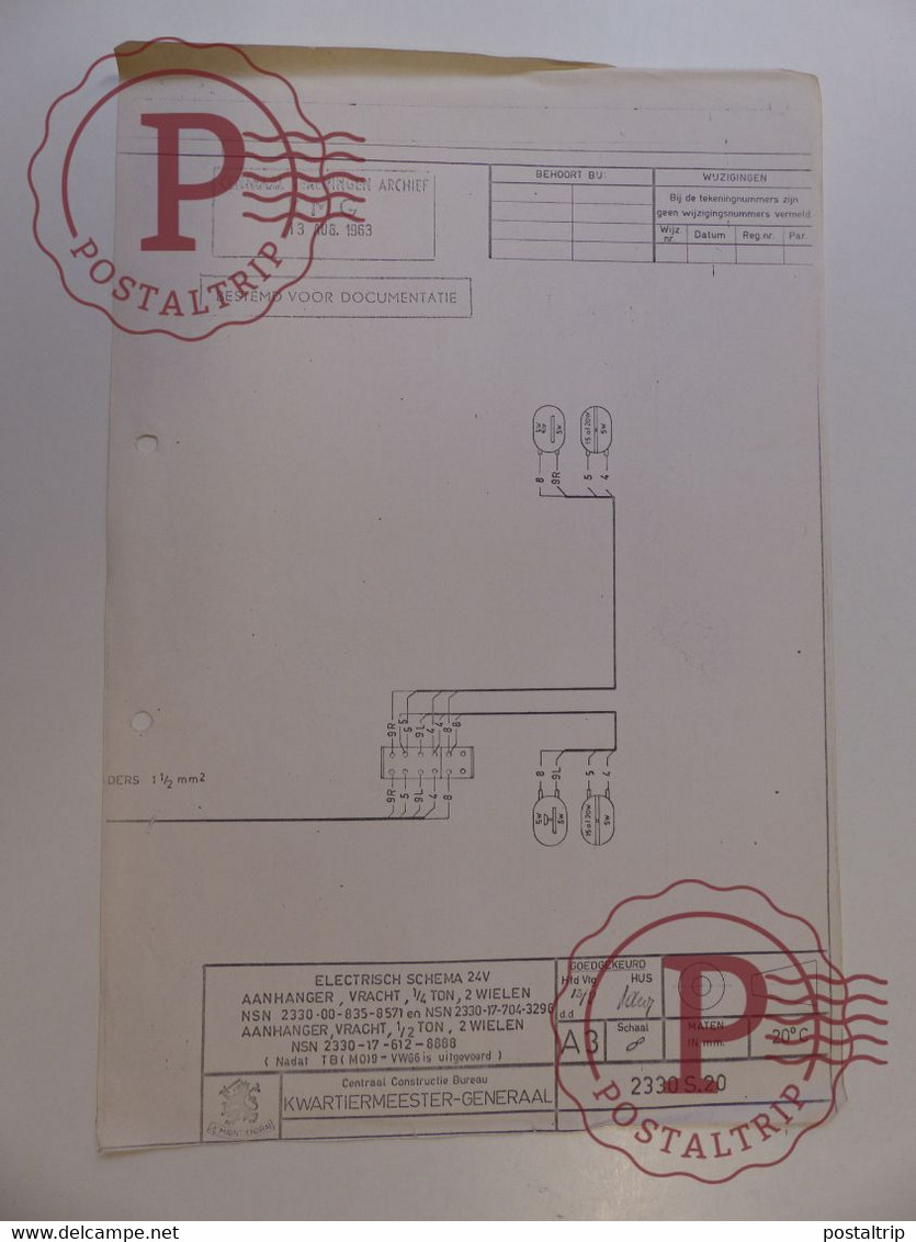 HUEGE LOT (+-35 PRINTS) lot technical drawings of military vehicles and electric circuits, including 'Fahrschulpanzer'