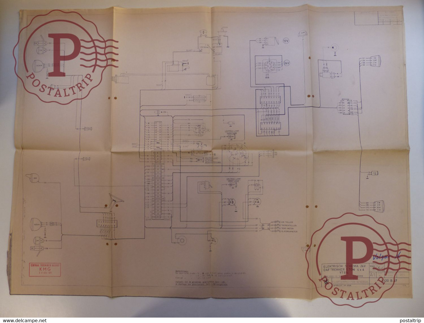 HUEGE LOT (+-35 PRINTS) lot technical drawings of military vehicles and electric circuits, including 'Fahrschulpanzer'