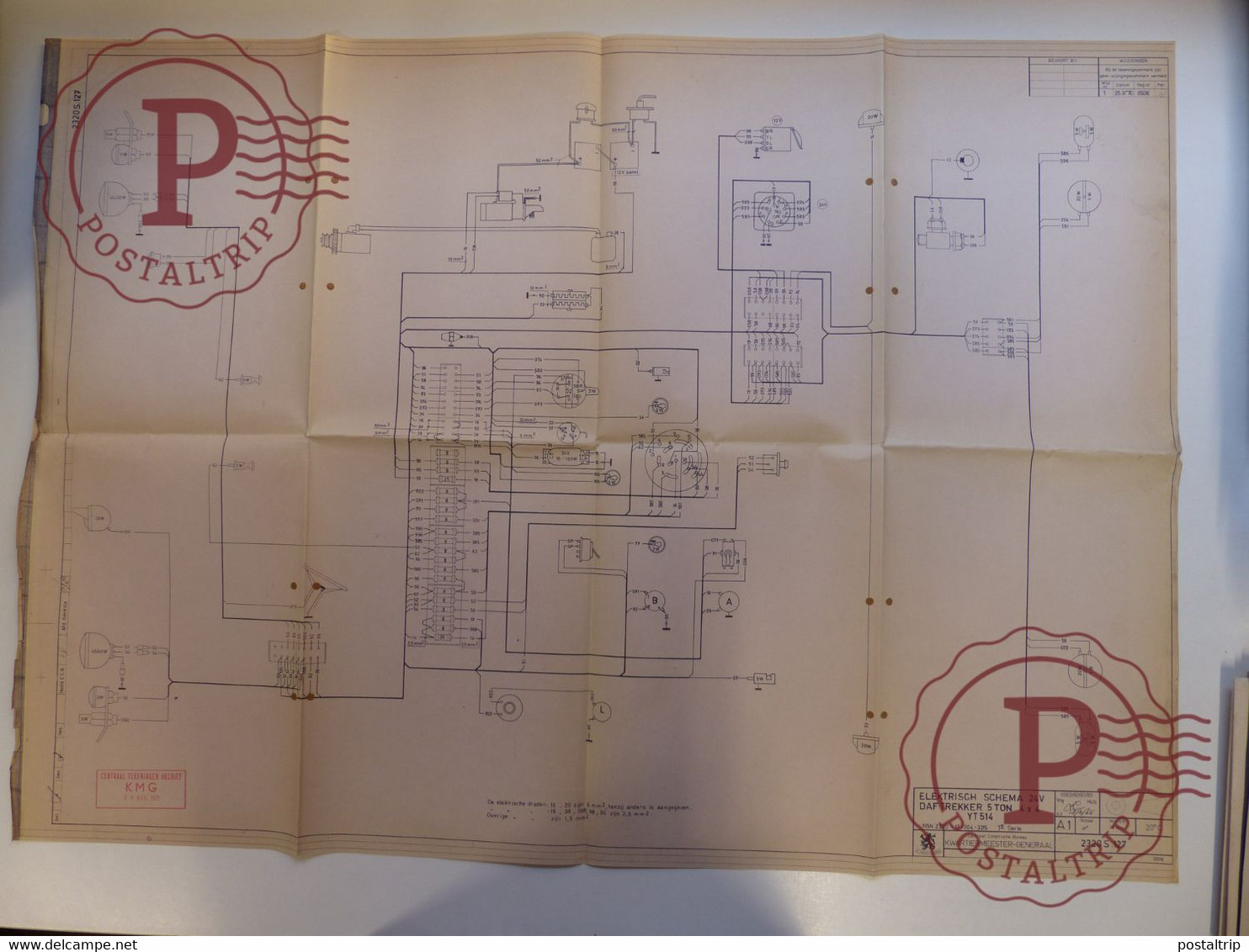 HUEGE LOT (+-35 PRINTS) lot technical drawings of military vehicles and electric circuits, including 'Fahrschulpanzer'