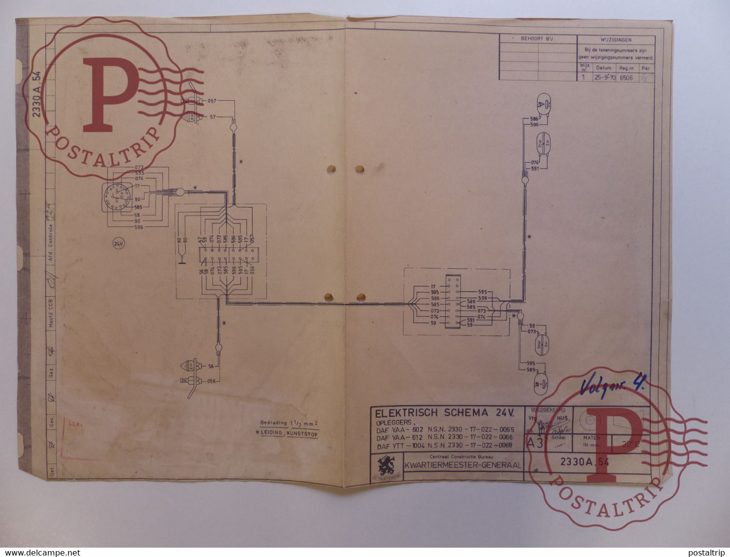 HUEGE LOT (+-35 PRINTS) lot technical drawings of military vehicles and electric circuits, including 'Fahrschulpanzer'