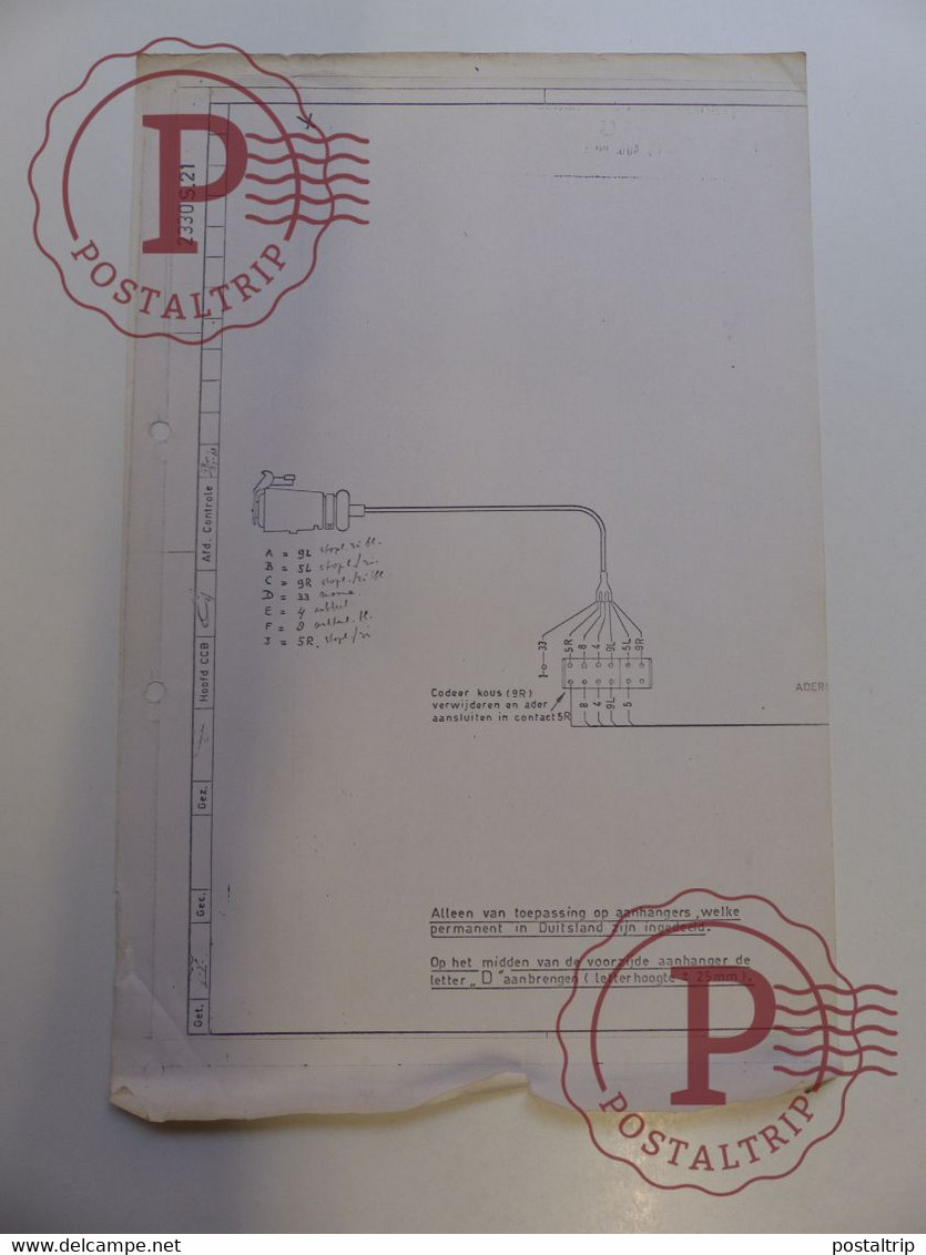 HUEGE LOT (+-35 PRINTS) lot technical drawings of military vehicles and electric circuits, including 'Fahrschulpanzer'