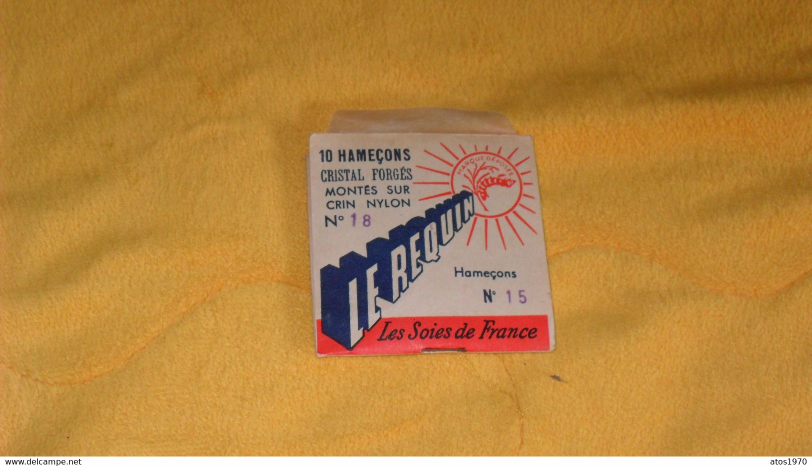 PETIT CARNET AVEC 9 HAMECONS LE REQUIN N°15 CRISTAL FORGES MONTES SUR CRIN NYLON N°18..LES SOIES DE FRANCE - Pêche