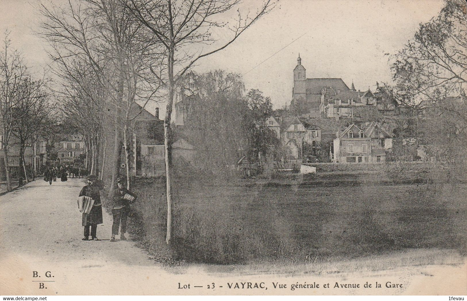 CPA (46 Lot) Vayrac Vue Générale Et Avenue De La Gare Animée - Vayrac