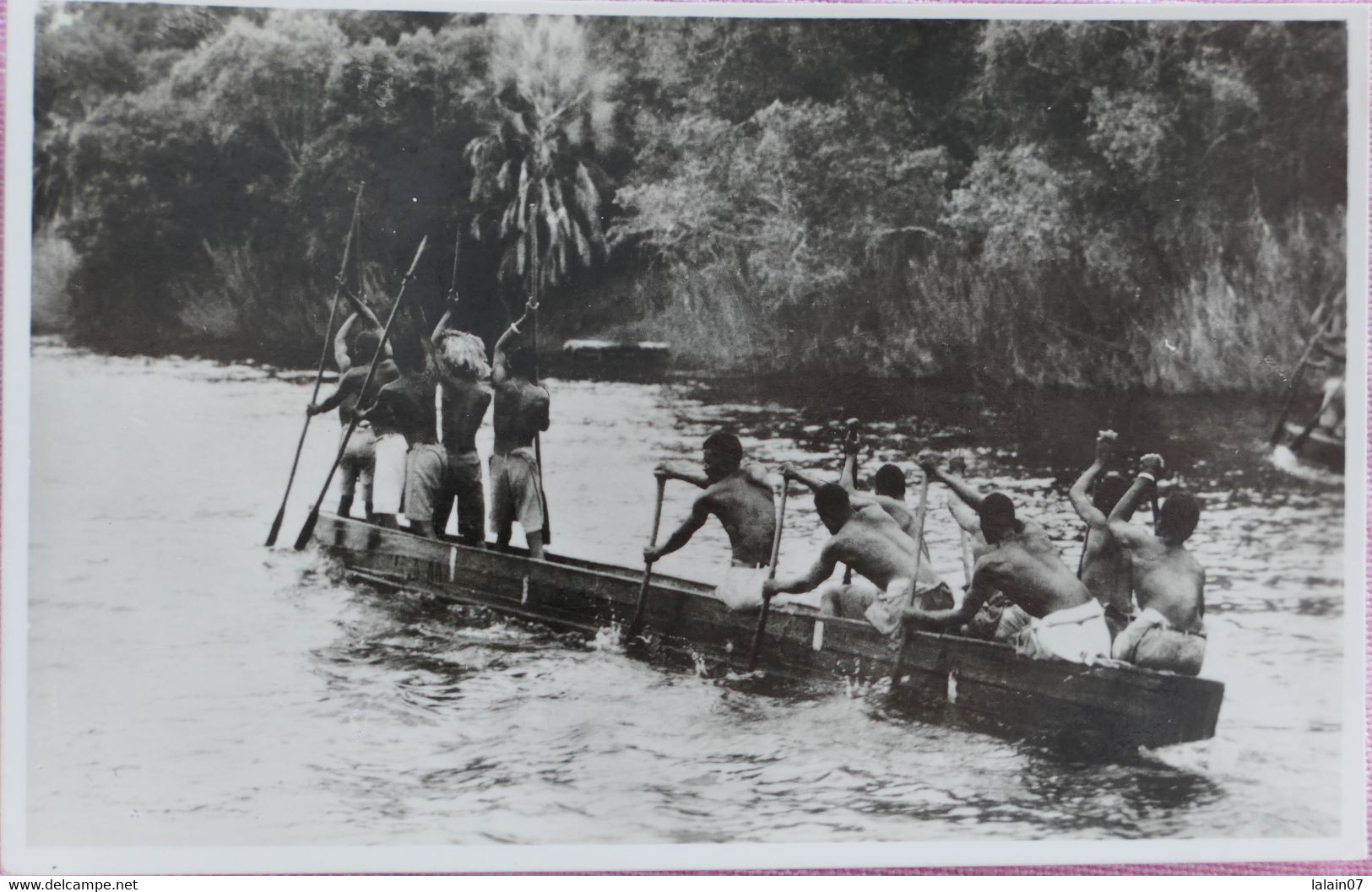 Carte Postale : Zimbabwe : A Native Canoe On The Zambezi River , Above The Victoria Falls - Zimbabwe