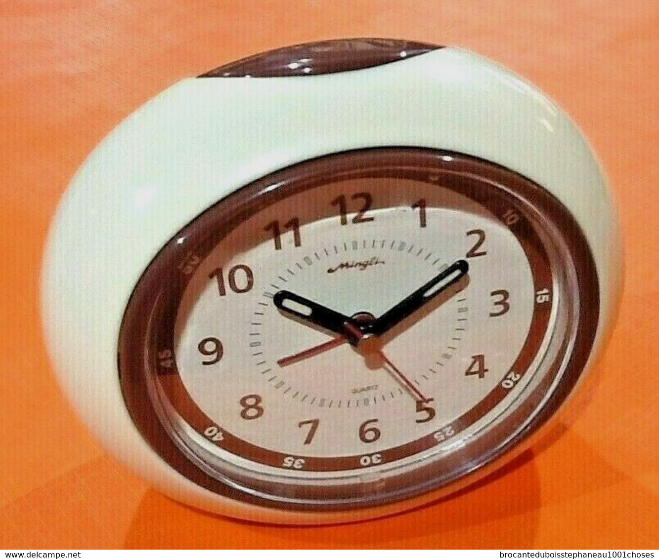 Réveil à Quartz En Plastique De Marque Mingli Forme Ovale.... - Alarm Clocks