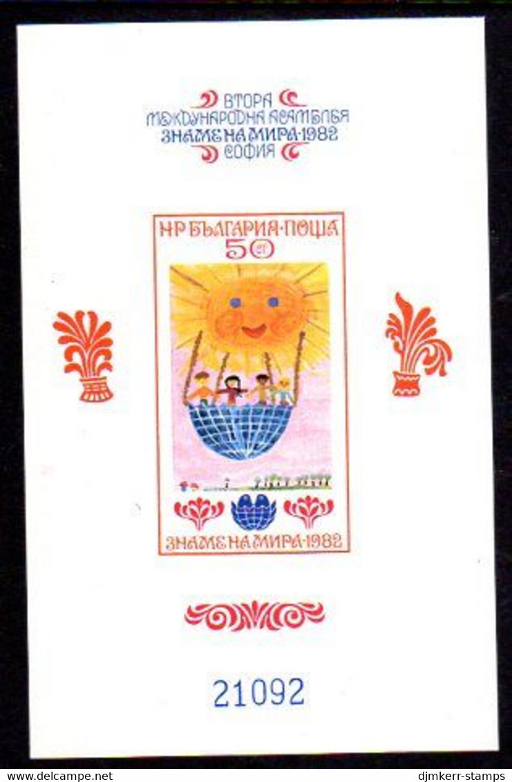 BULGARIA 1982 Banner Of Peace Imperforate Block MNH / **.  Michel Block 125B - Nuovi