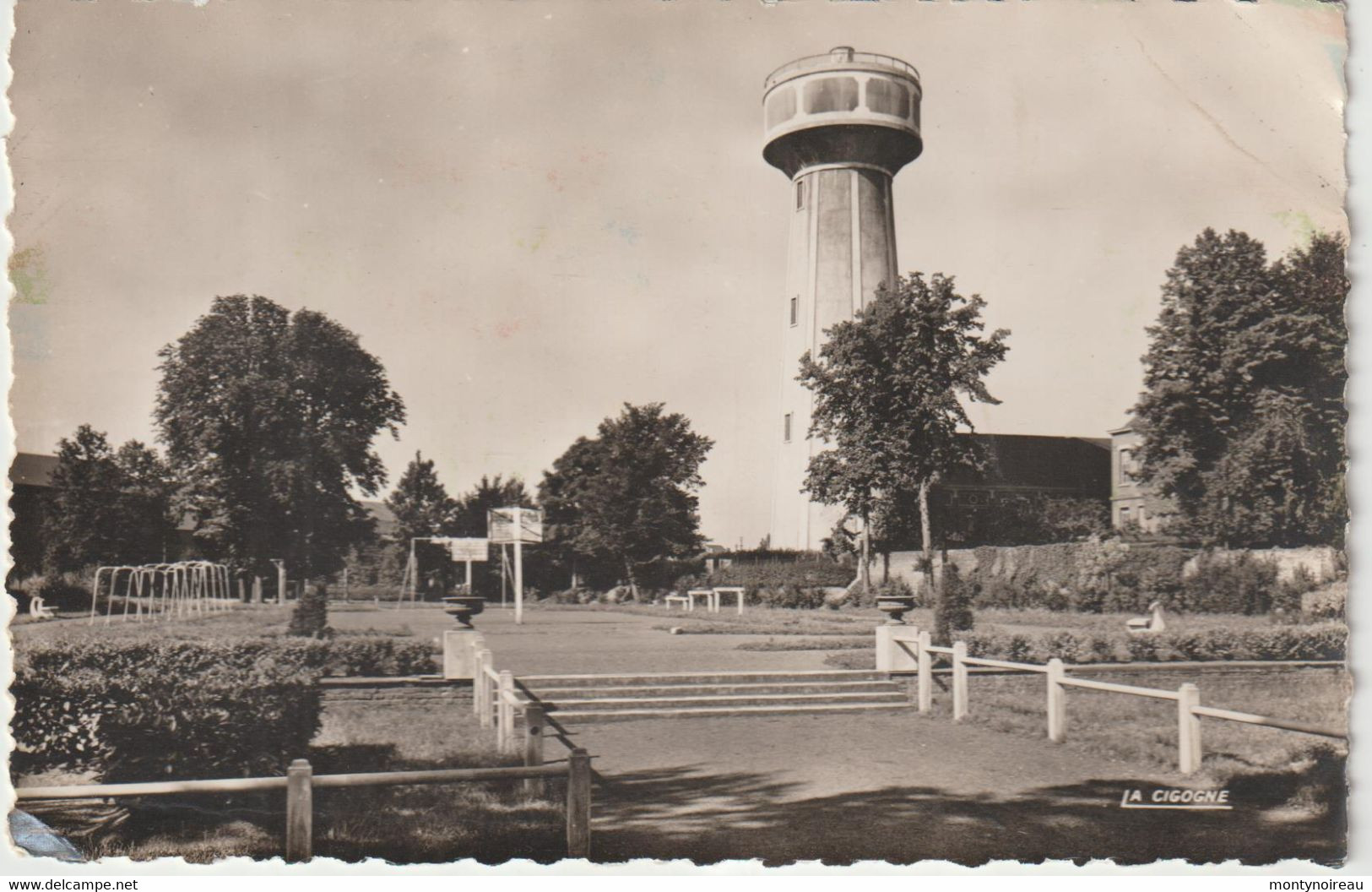 Nord : RAISMES  : Le  Stade ,  Chateau D ' Eau - Raismes