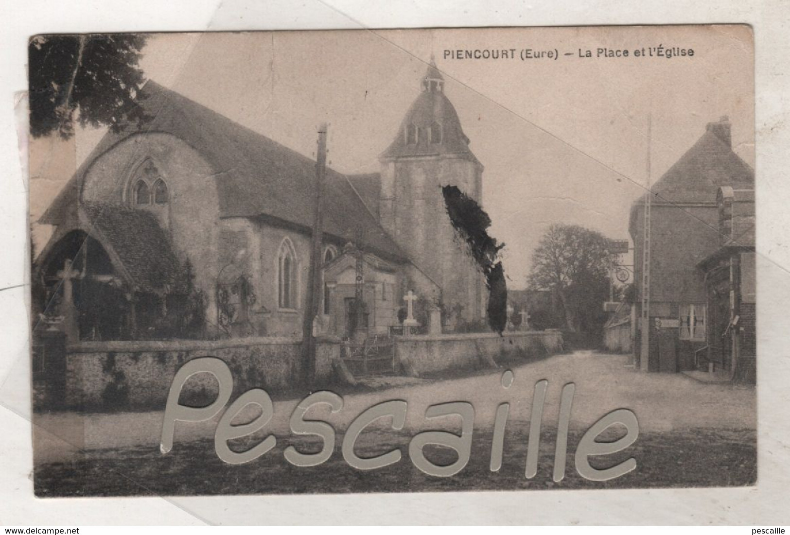 27 EURE - CP PIENCOURT - LA PLACE ET L'EGLISE - SANS NOM D'EDITEUR - ECRITE EN 1940 - Otros & Sin Clasificación