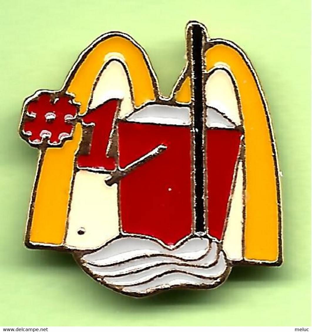 Pin's Mac Do McDonald's Seau Serpillière (Vadrouille) - 6HH18 - McDonald's