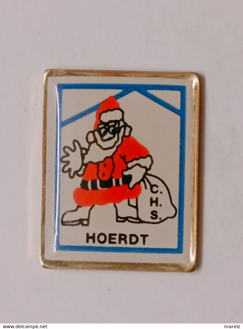 Pin's NOËL SANTA CLAUS - Pins C.H.S. Ville HOERDT - Pin 67 BAS-RHIN ALSACE - Natale