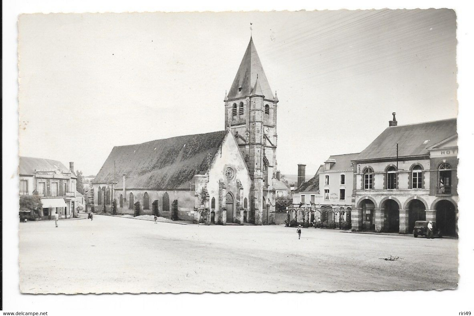 CPSM 61 LONGNY-AU-PERCHE, L'église Et La Place, DOS ECRIT 1949 Et Divisé - Longny Au Perche