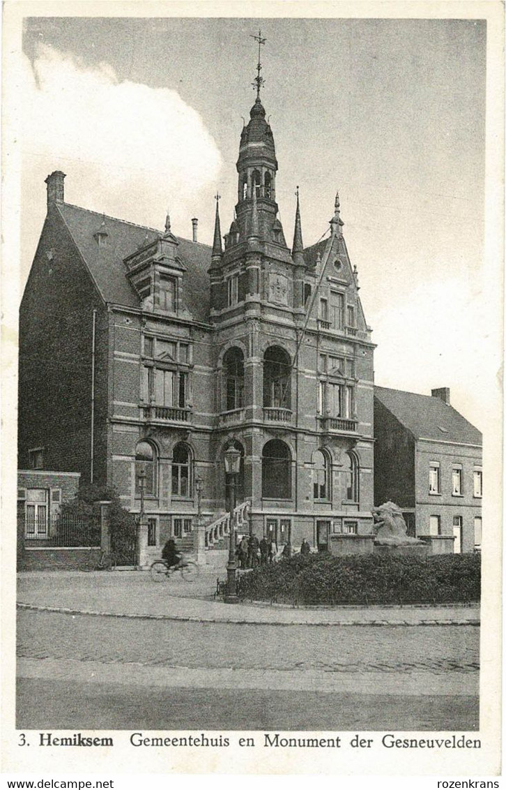 Hemiksem Gemeentehuis En Monument Der Gesneuvelden Geanimeerd Met Fietser ZELDZAAM - Hemiksem