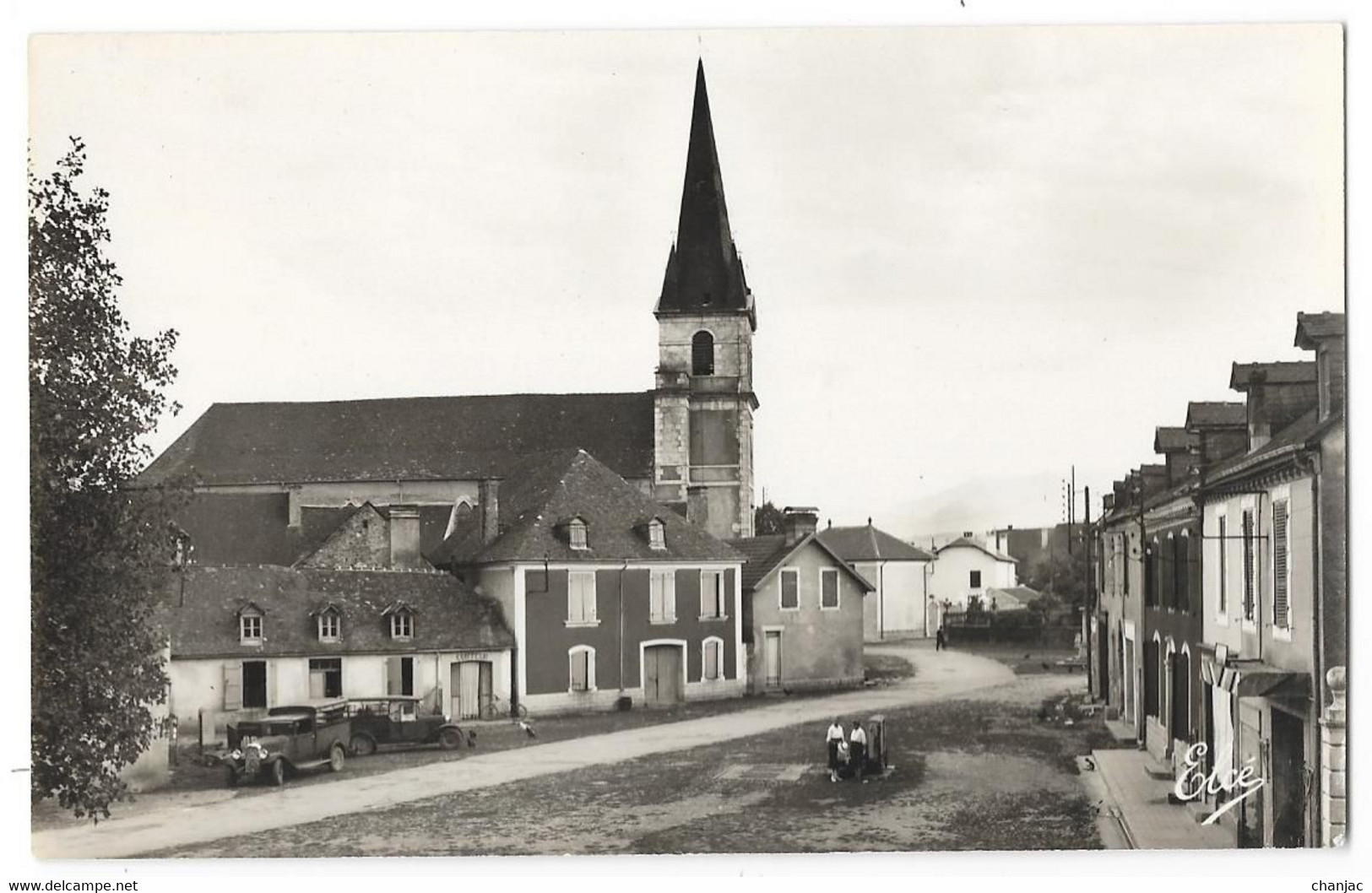 Cpsm: 64 PONTACQ (ar. Pau) Place De L'Eglise (Fontaine Animée, Voitures) N° 2610  Ed. L. Chatagneau - Pontacq