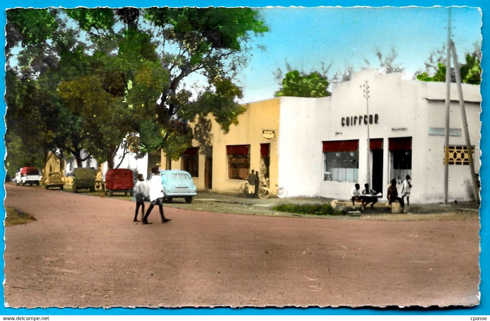 CPSM BOBO-DIOULASSO (Haute-Volta) Burkina Faso - Quartier Commerçant (Coiffeur) Rue Duboc - Burkina Faso