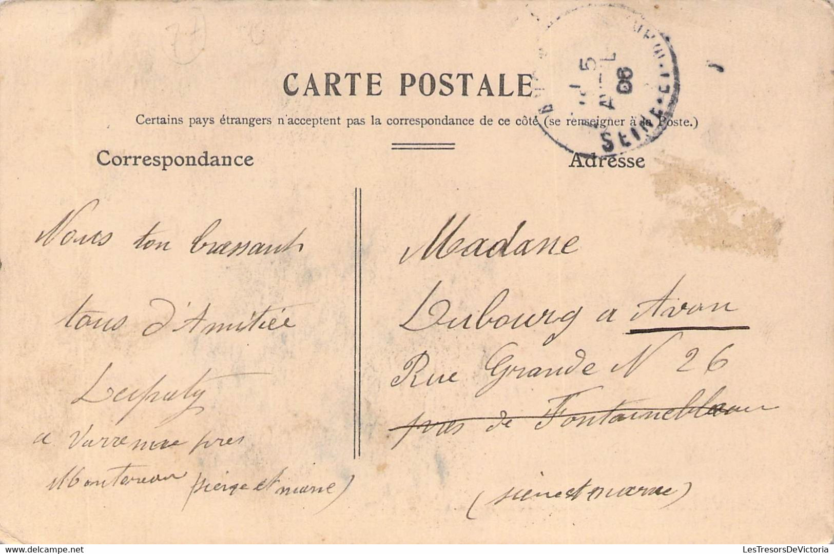 CPA - 77 - MONTEREAU - Place Gambetta - Carte Animée - Villageois Sur La Place - Montereau