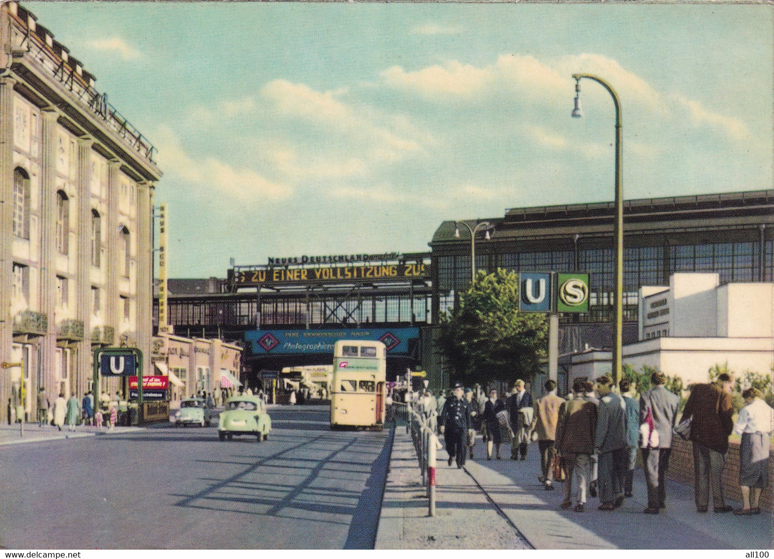 A18039 - BAHNHOF FRIEDRICHSTRASSE BERLIN POST CARD UNUSED - Friedrichshain