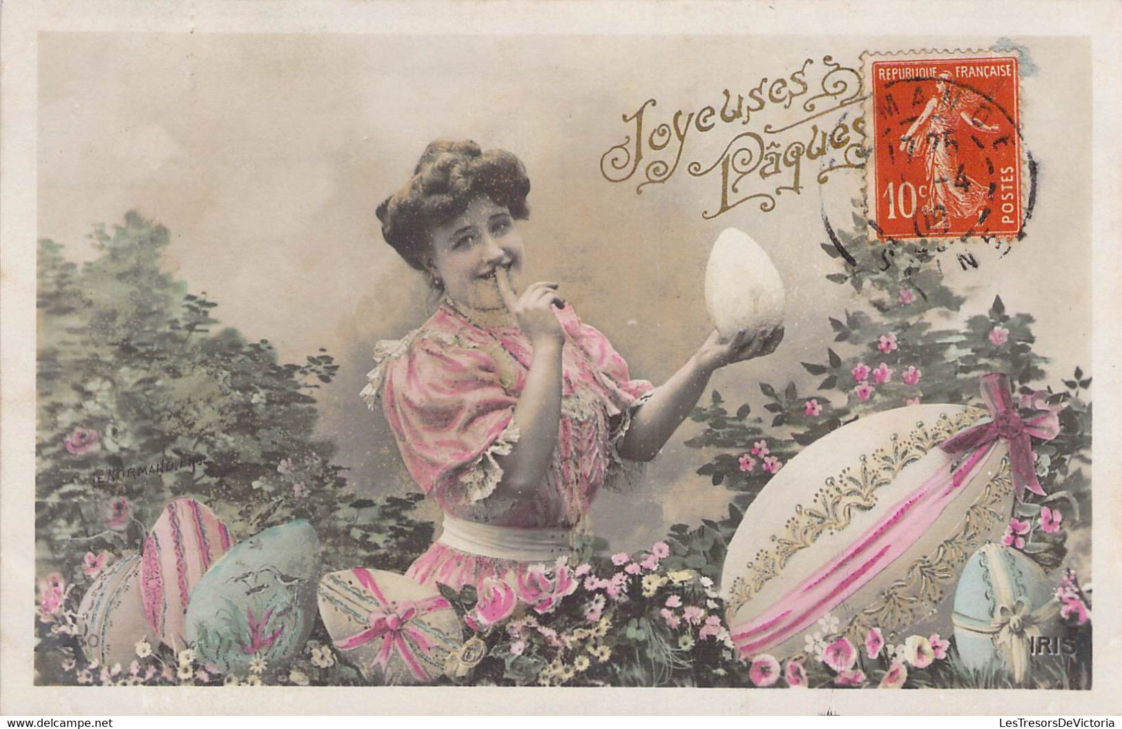 CPA - Fête Et Anniversaire - JOYEUSES PAQUES - Femme Demande De Garder Le Silence En Cachant Un Oeuf - Easter