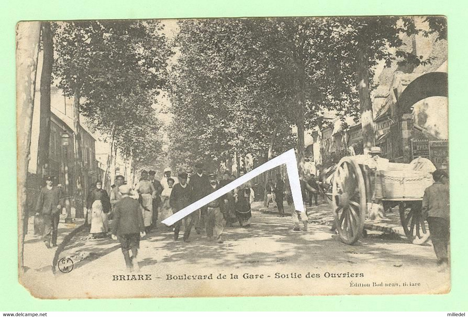 W621 - BRIARE - Boulevard De La Gare - Sortie Des Ouvriers - Briare