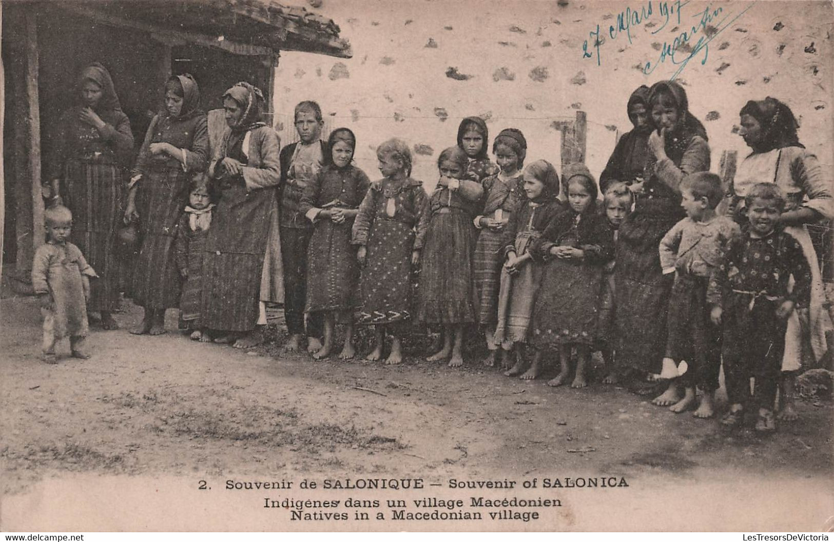 CPA Souvenir De Salonique - Indigènes Dans Un Village Macédonien - Grèce - Très Animé - Ed De La Papeterie Parisienne - Greece