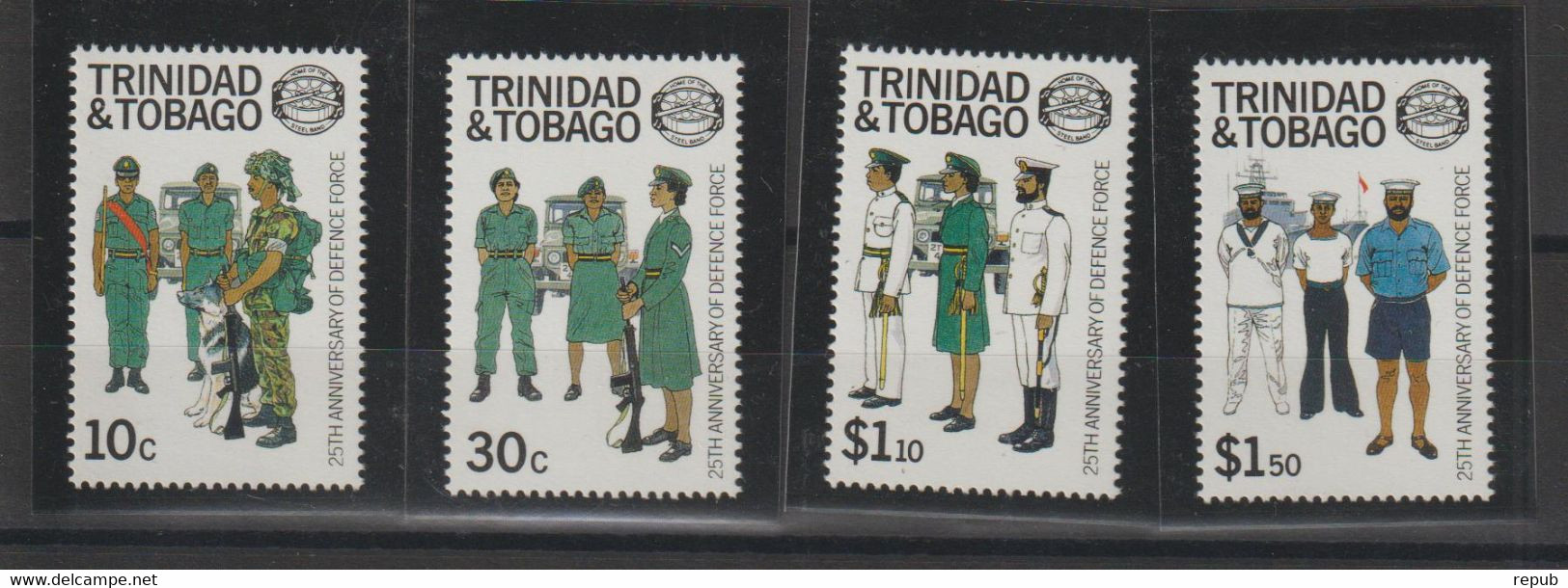 Trinidad Et Tobago 1988 Uniformes Militaires 577-80, 4 Val ** MMH - Trinidad & Tobago (1962-...)