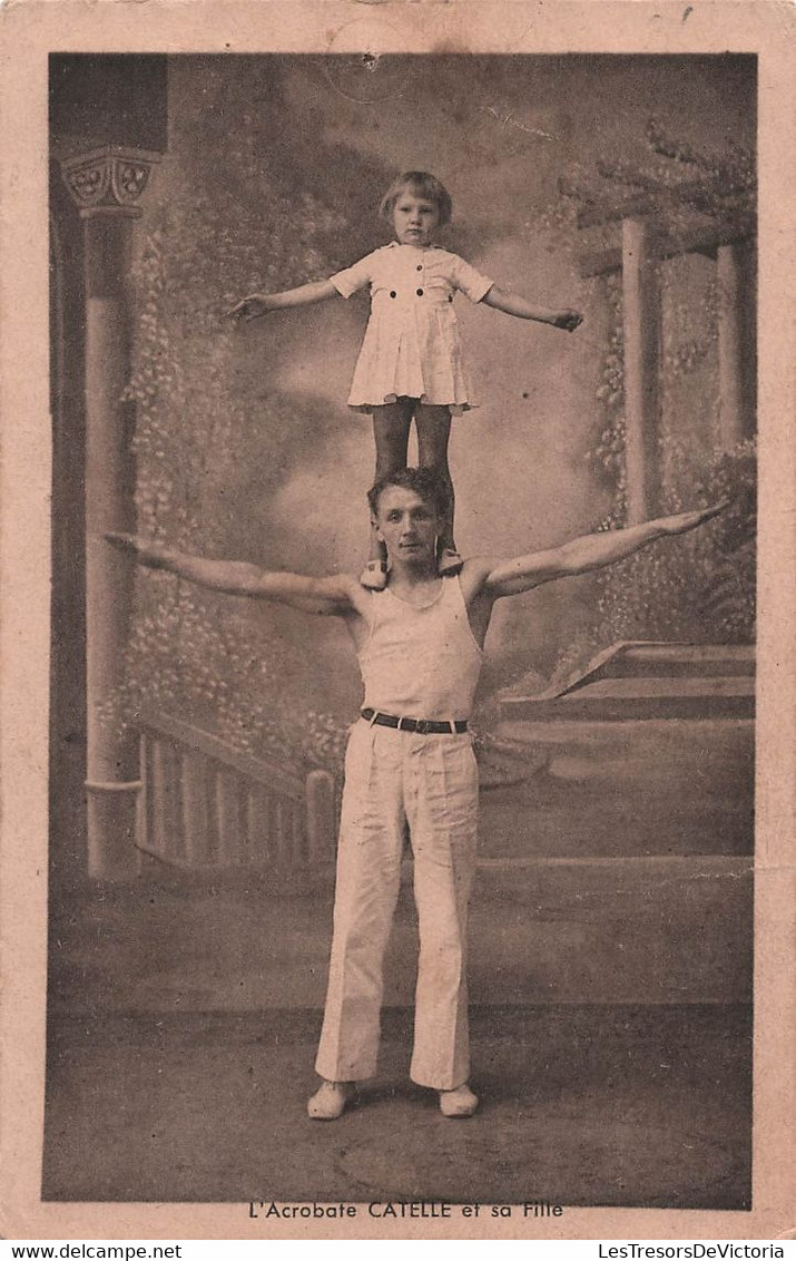 CPA Cirque  - équilibriste - L'acrobate Catelle Et Sa Fille - Photo Dupont  - Harnes - Circo