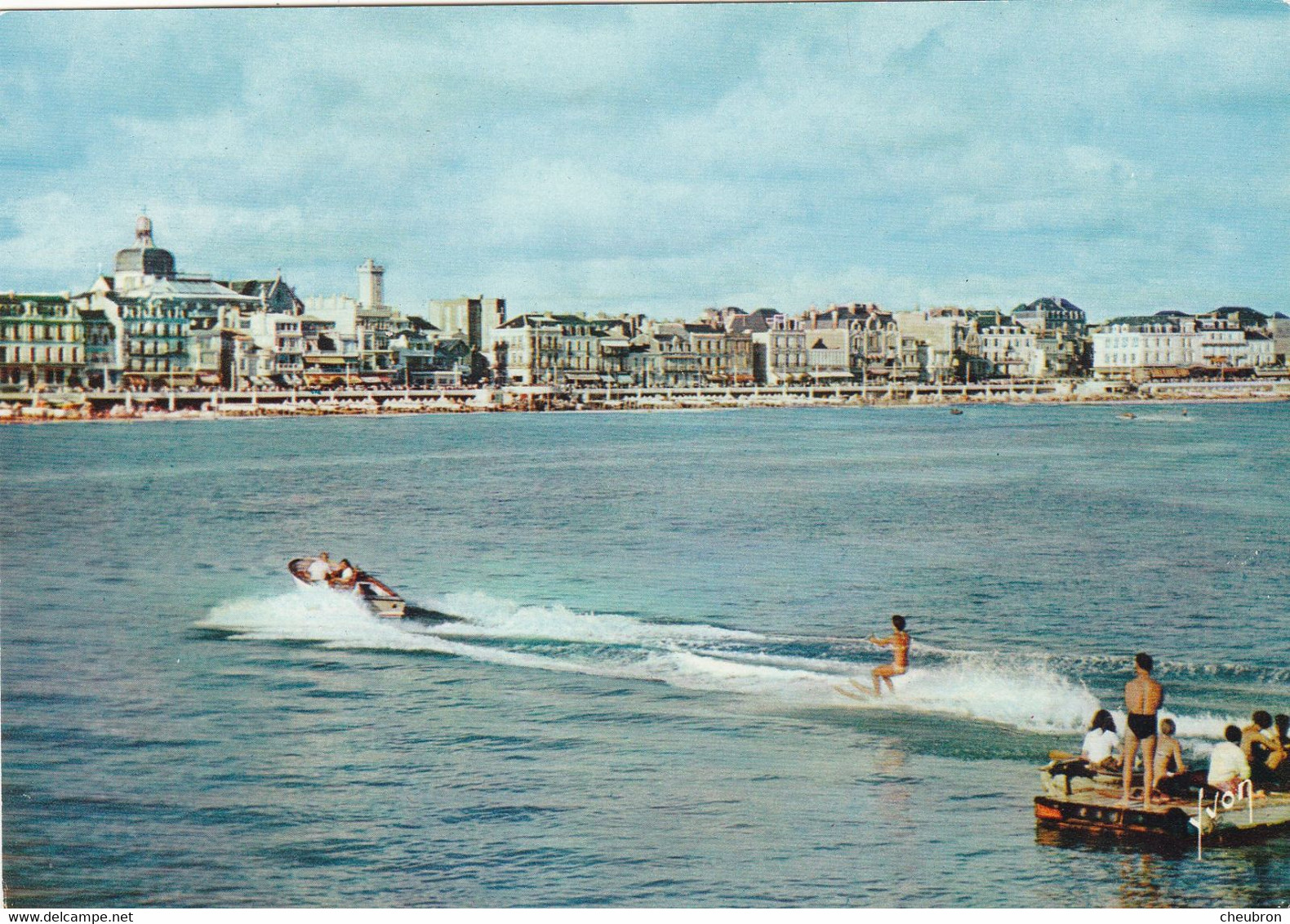 85. LES SABLES D'OLONNE. CPSM.  SKI NAUTIQUE DEVANT LA PLAGE. - Water-skiing