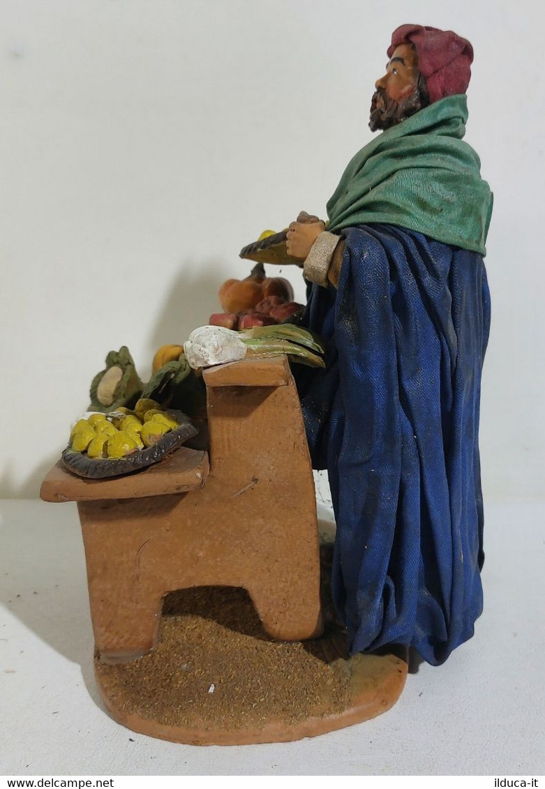 05449 Pastorello Presepe Napoletano - Statuina Terracotta - Fruttivendolo - 20 Cm - Weihnachtskrippen