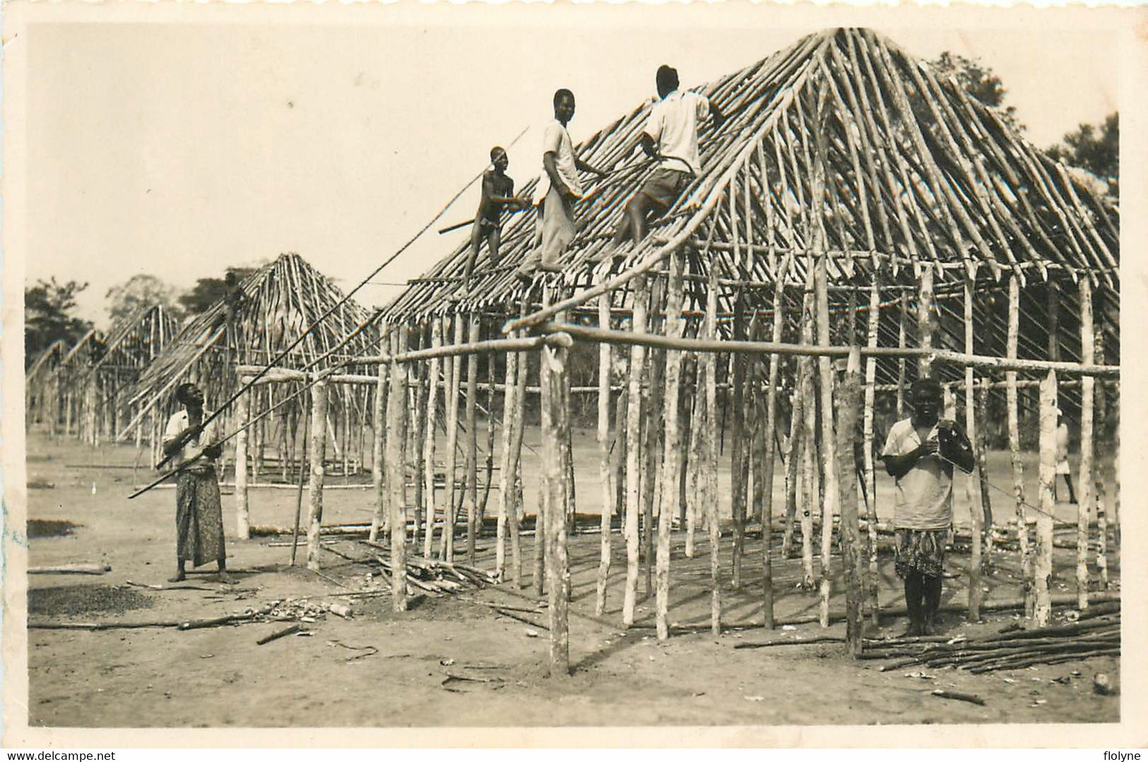 Congo - Oubangui - La Construction D'un Village - Ethnie Ethnique - Sonstige & Ohne Zuordnung