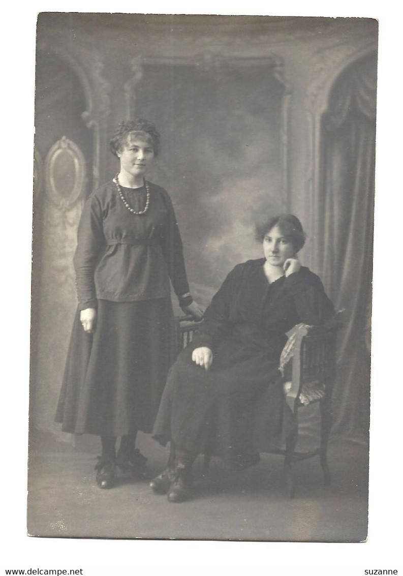 CARTE PHOTO - 2 FEMMES - Noms Au Dos - Archive De LORIENT Vers 1925 - Genealogie