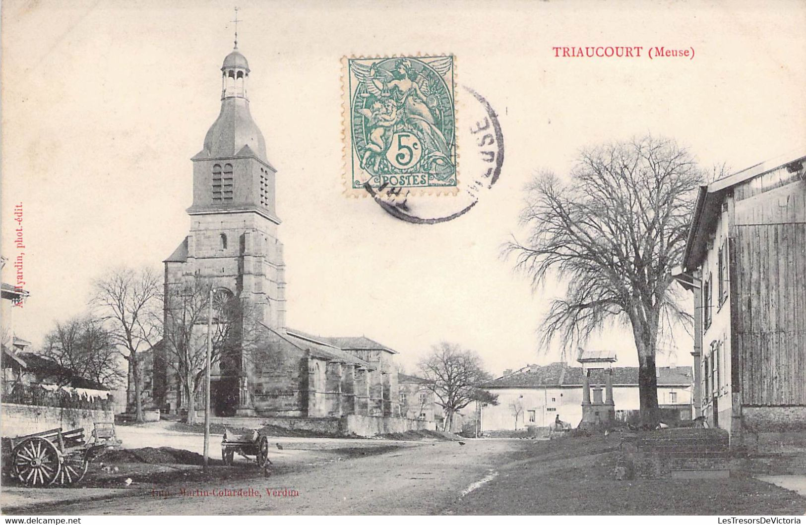 CPA France - Meuse - Triaucourt - Eglise - Clocher - Charrette - Animée - Cheval - Statue - Poules - Autres & Non Classés