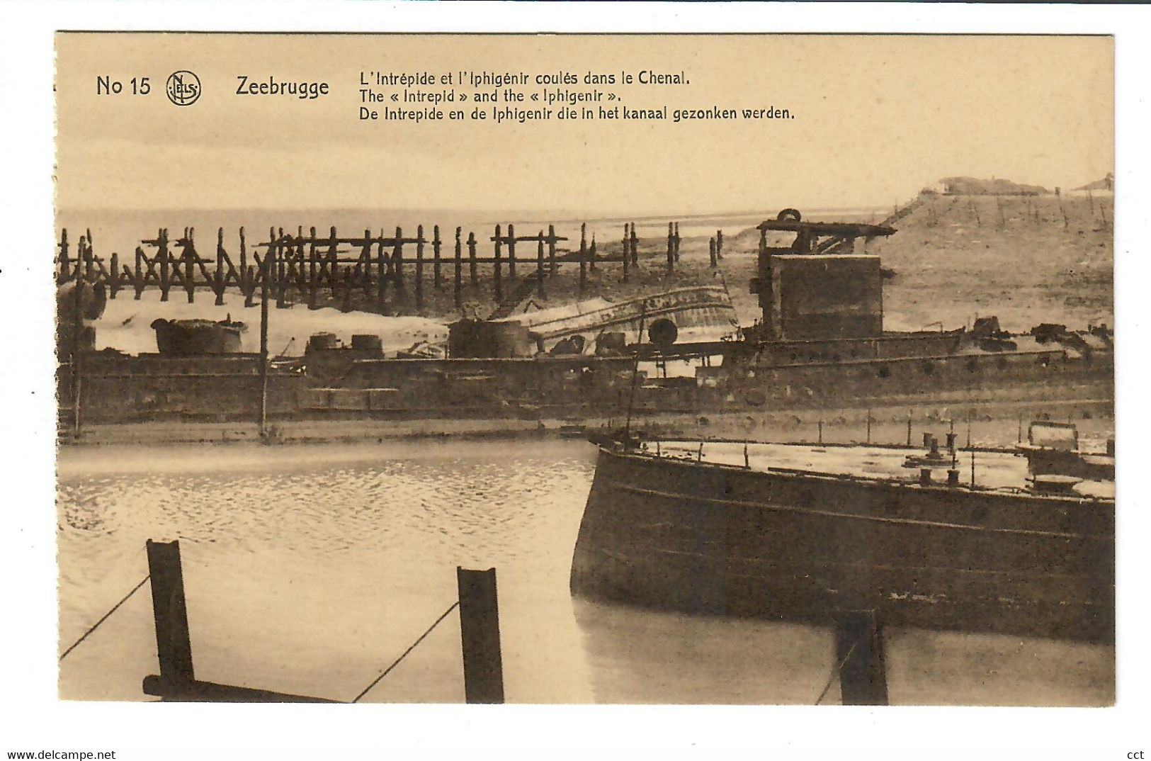 Zeebrugge   L'Intrépide Et L'Iphigénir Coulés Dans Le Chenal     Editeur J Revyn N° 15 - Zeebrugge