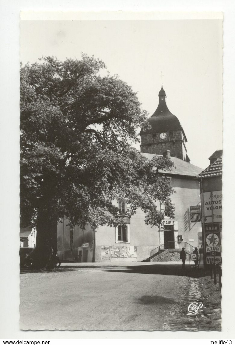 63/ CPSM - St Gervais D'Auvergne - La Mairie Et L'Eglise - Saint Gervais D'Auvergne