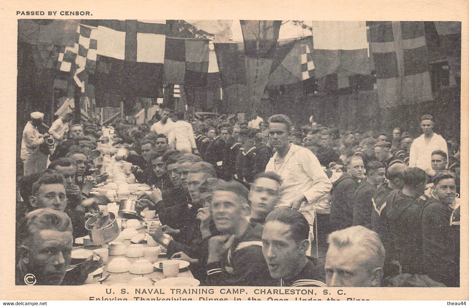 ETATS-UNIS - CAROLINE Du SUD - CHARLESTON - U.S. Naval Training Camp -  Enloving Thanksaiving Dinner .......- Militaires - Charleston