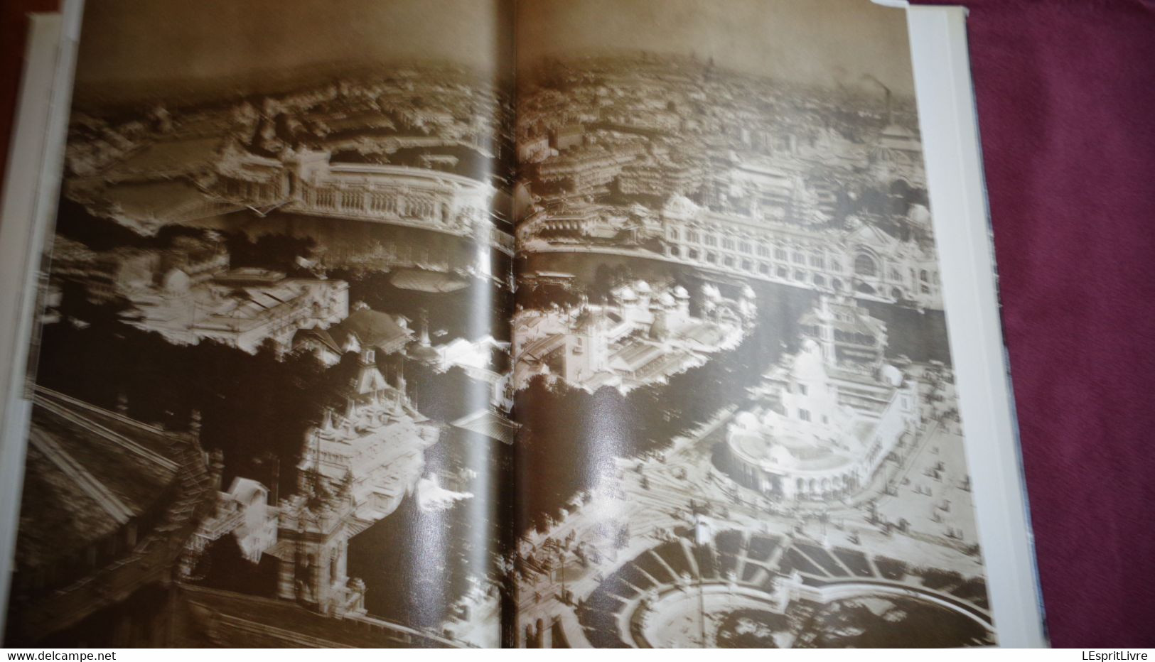 LE LIVRE DE PARIS 1900 Photographies Régionalisme Commerce Transports Attelage Métiers Cirque Moulin Rouge Montmartre