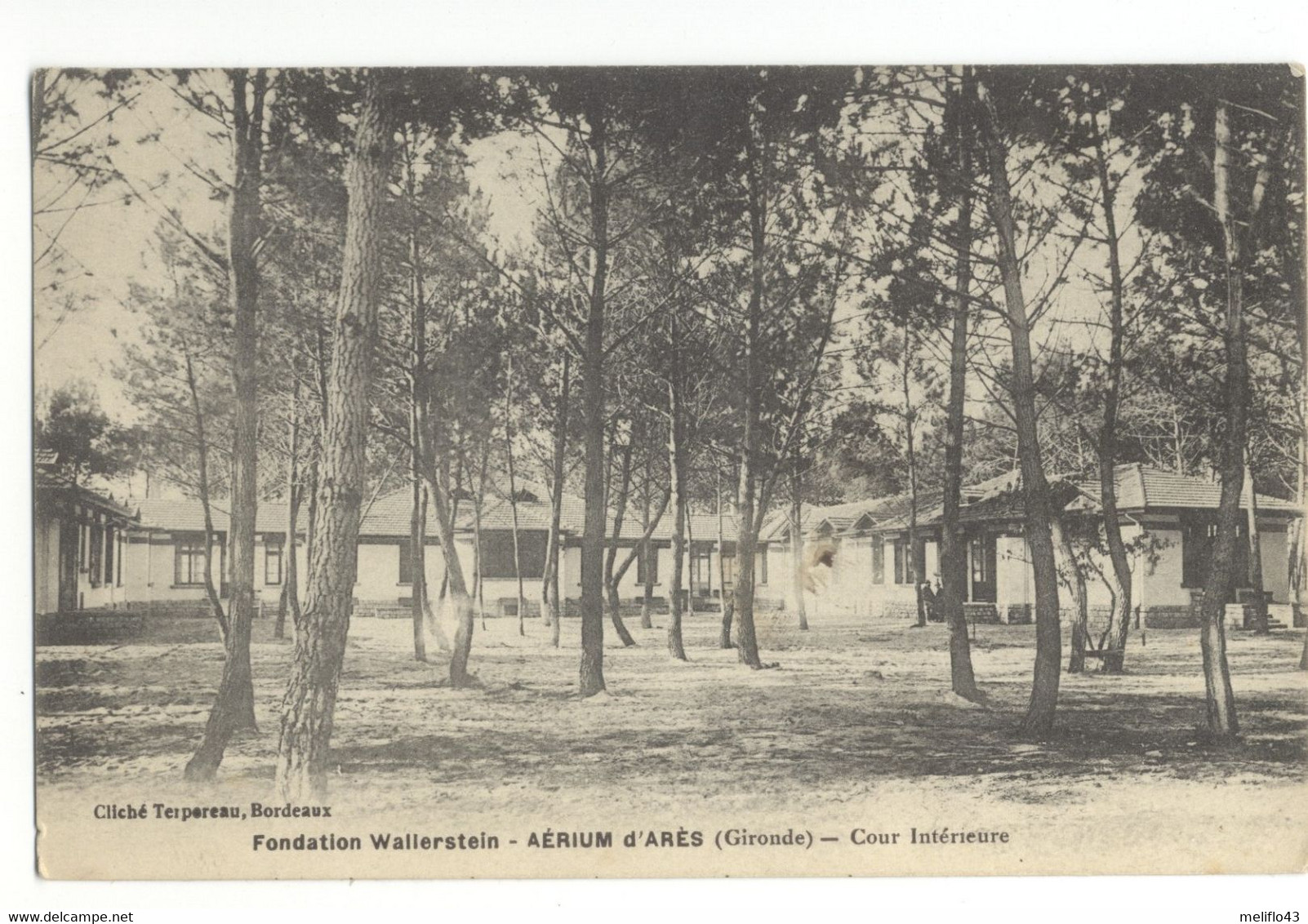 33/ CPA - Fondation Wallerstein - Aérium D'Arès - Cour Intérieure - Arès