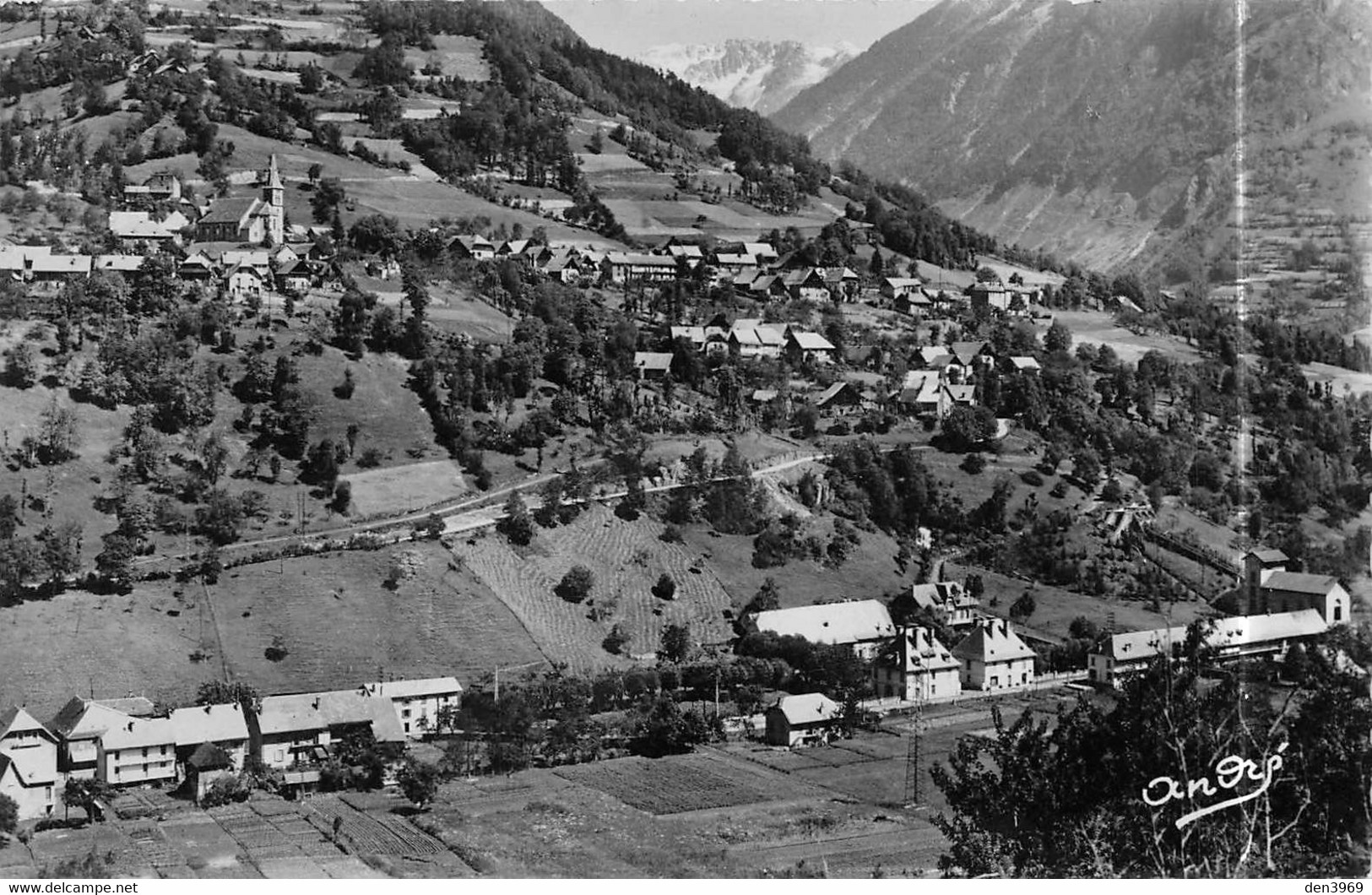 ALLEMONT (Isère) - Vue Générale - Au Fond Le Massif Des Sept Laux - Allemont