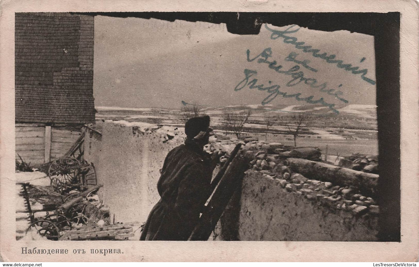 CPA Bulgare - Observation Depuis Le Toit - Guerre - Homme Observant Par Dessus Un Mur - Bulgarien