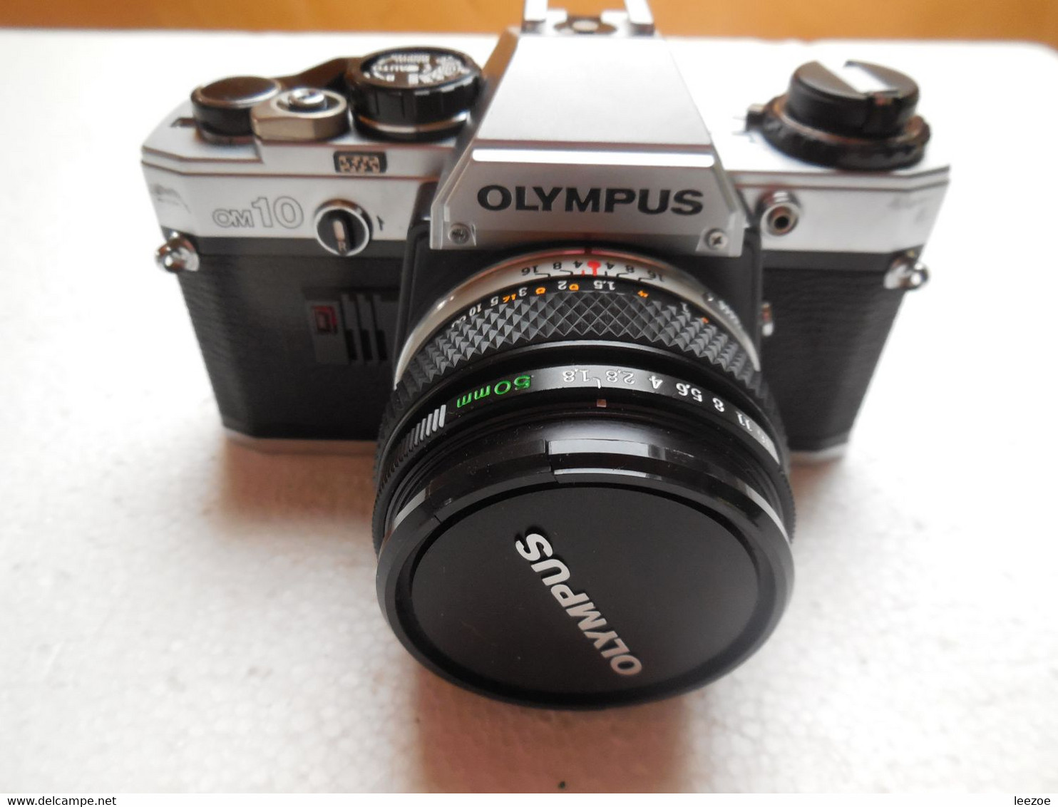 Appareil Photo OLYMPUS OM10 + FLASH + LIVRET+ FILTRES.. OM SYSTEME ZUIKO MC AUTO F=50MM.....PIN10.22 - Fototoestellen