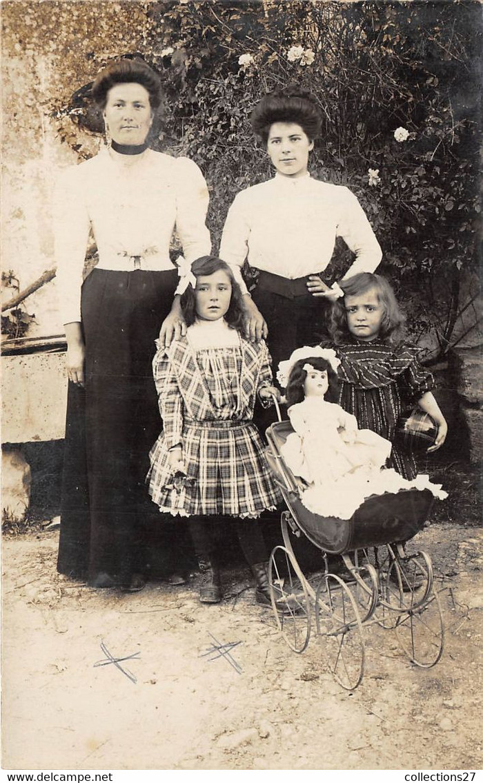 CARTE-PHOTO- POUPEE ET ENFANTS - Jeux Et Jouets