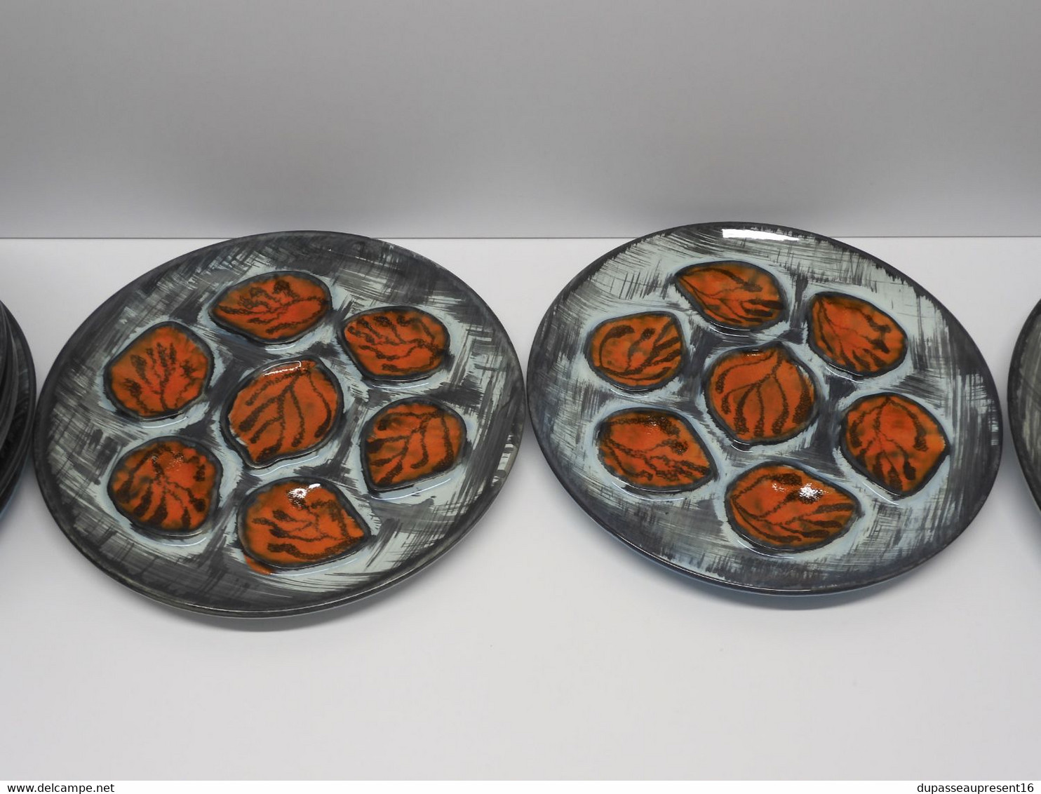 *12 ASSIETTES A HUITRES /FRUITS De MER CERAMIQUE PORNIC MBFA VINTAGE Déco Main    E - Pornic (FRA)