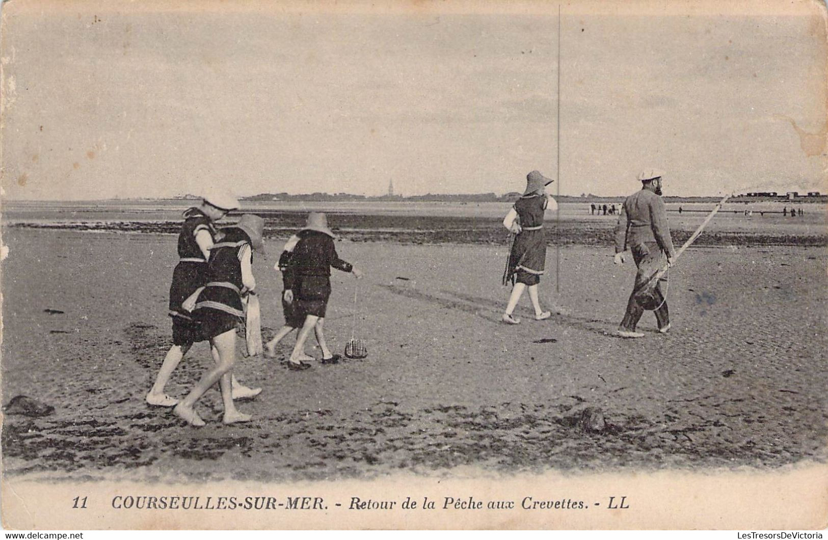 CPA - 14 - COURSEULLES SUR MER - Retour De La Pêche Aux Crevettes - LL - Pêcheur - Courseulles-sur-Mer